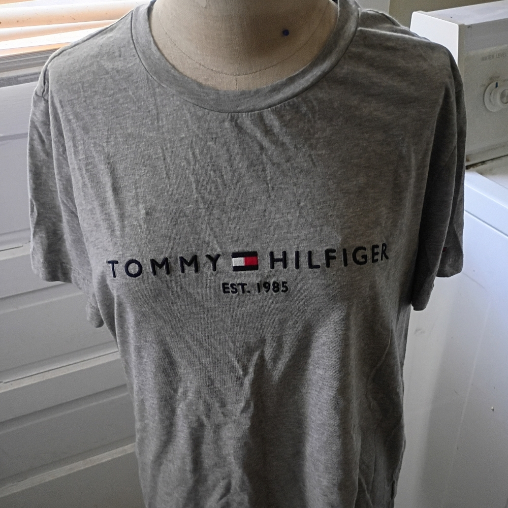Vintage Tommy Hilfiger Gray Logo Crewneck Tee with Flag Accent